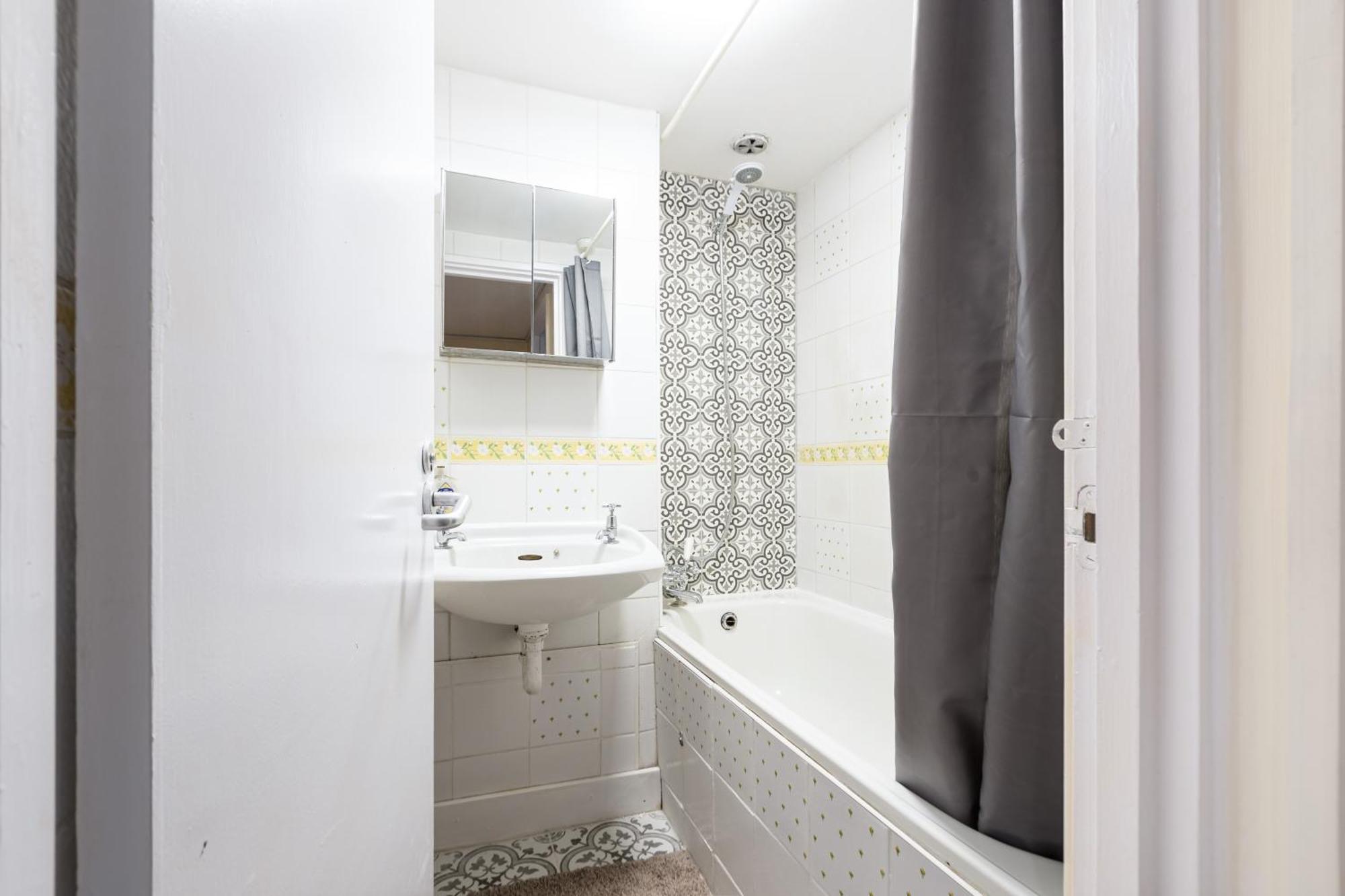Magnificent 3Br Apt With Balcony London Luaran gambar